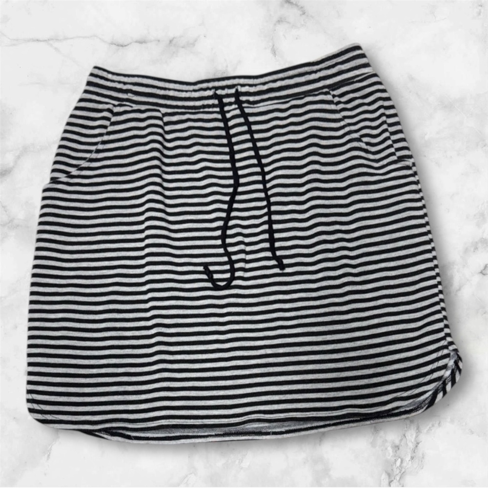 Renee C. Black and Gray Striped Mini Skirt elastic waste drawstring pockets M